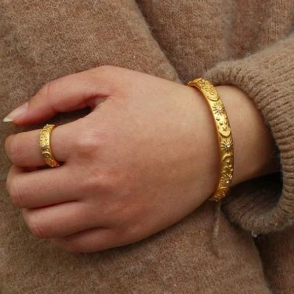 NEW SUN MOON 18K GOLD STAR CUFF BRACELET, NICE BRACELET, CUTE BRACELET - Picture 2 of 5